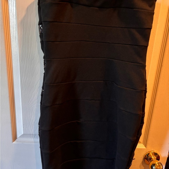 Suzie shier black sequin dress - Picture 3 of 3